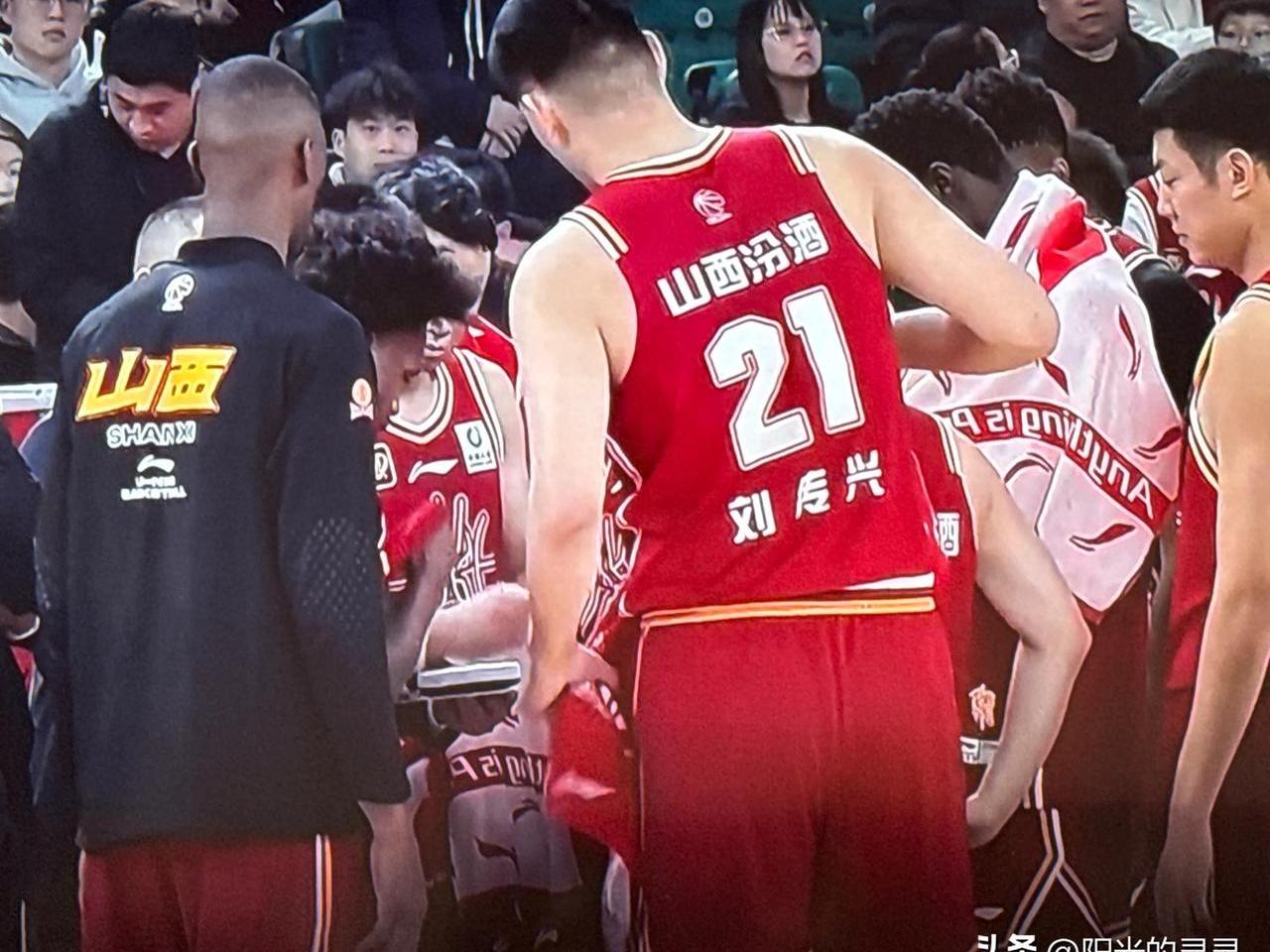 爱游戏-吉林男篮主场作战，屡次发挥火力，轻松战胜对手