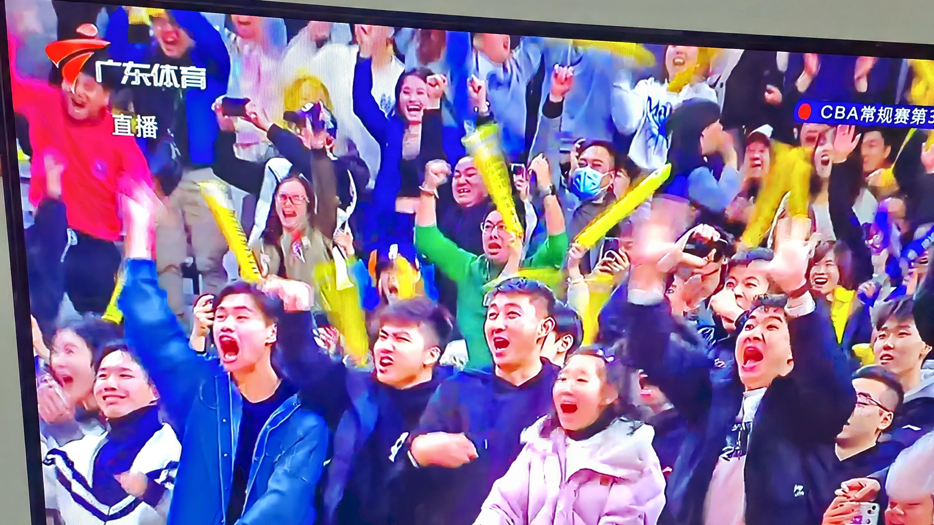 爱游戏网页版-包含球场上表现抢眼，球员们笑逐颜开的词条