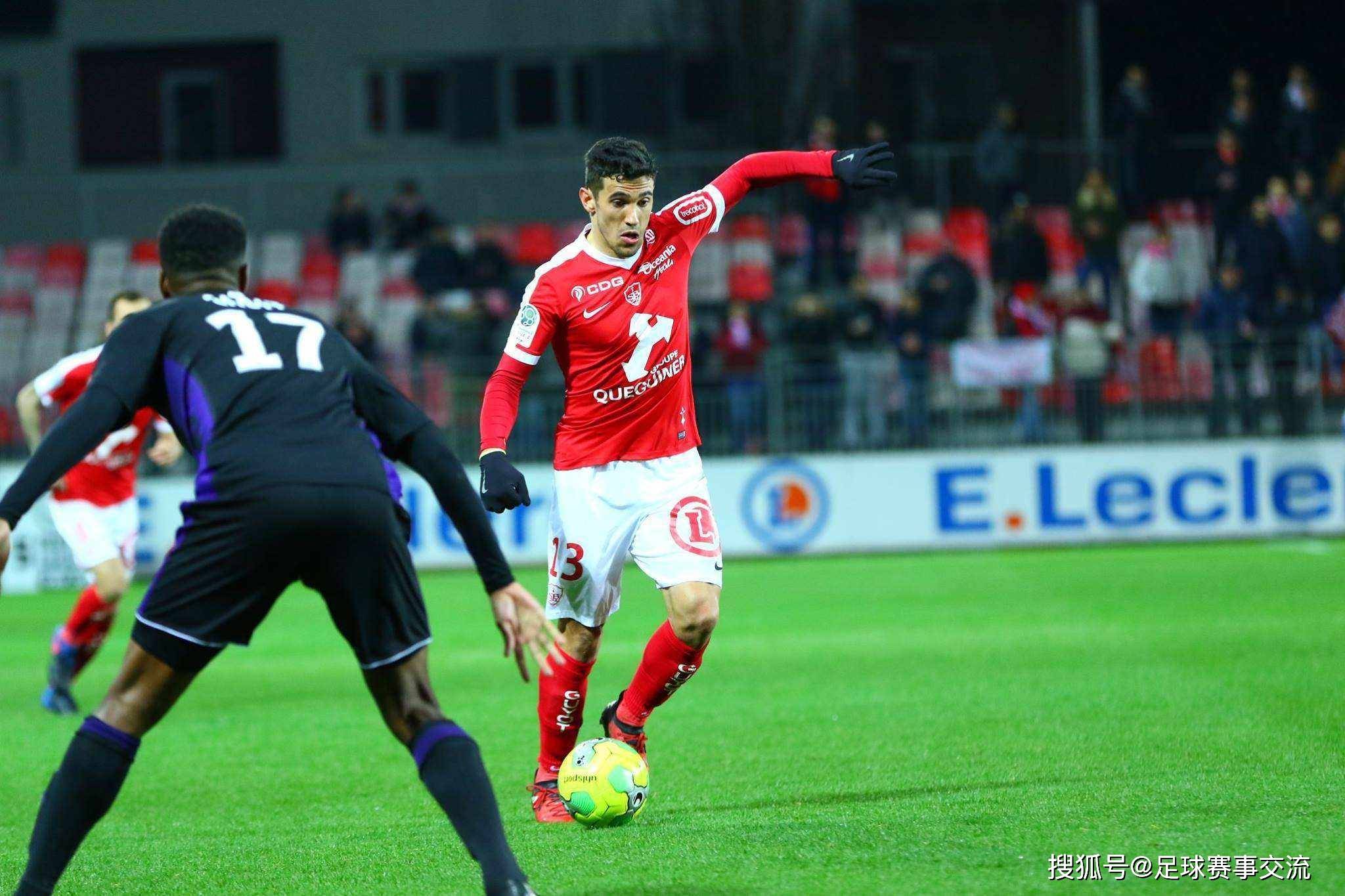 足球比赛结果揭晓：胜者囊括三分