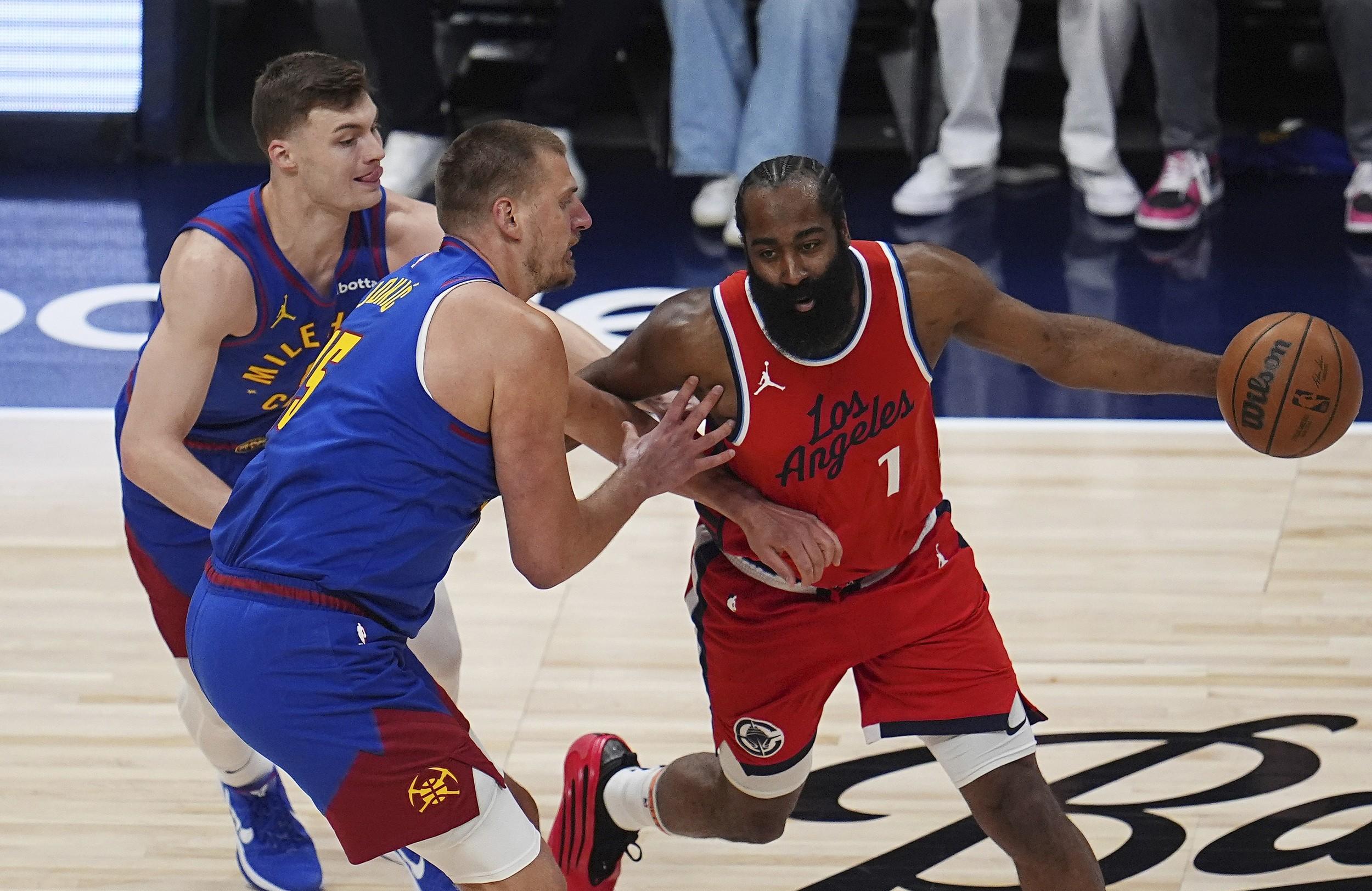 步行者大胜开拓者，结束连败