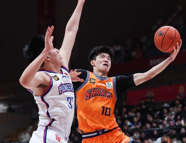 上海男篮不敌天津男篮,遭遇四连败 上海男篮不敌天津男篮,遭遇四连败