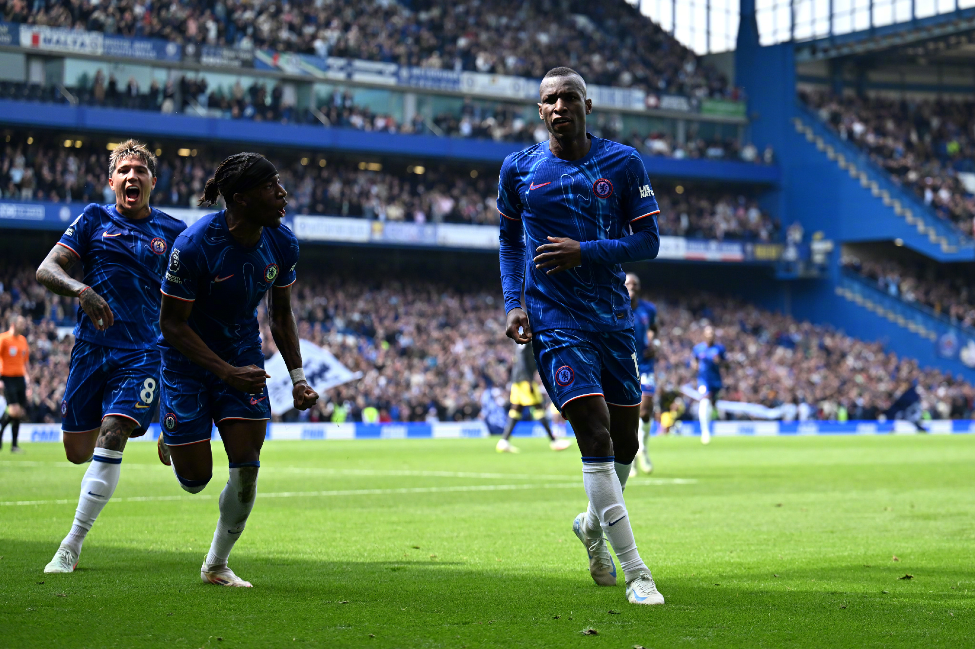 爱游戏官网-切尔西战胜对手，取得巴掌大的胜利