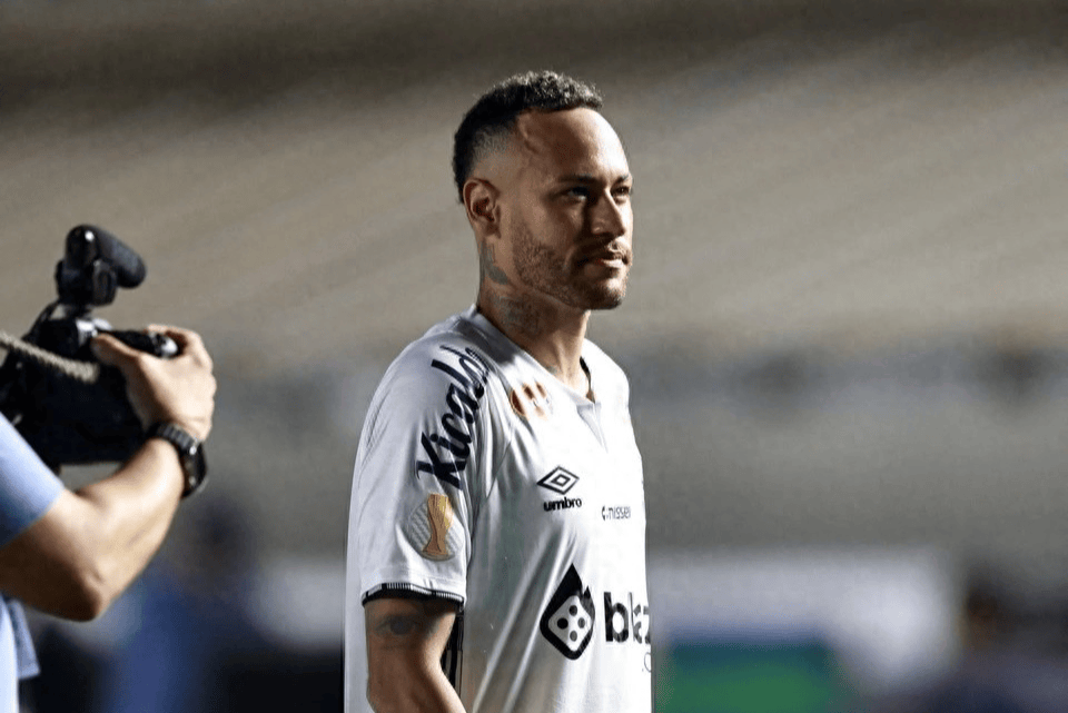 关于皇家马德里足球俱乐部引进巴西后卫加强防守的信息 关于皇家马德里足球俱乐部引进巴西后卫加强防守的信息