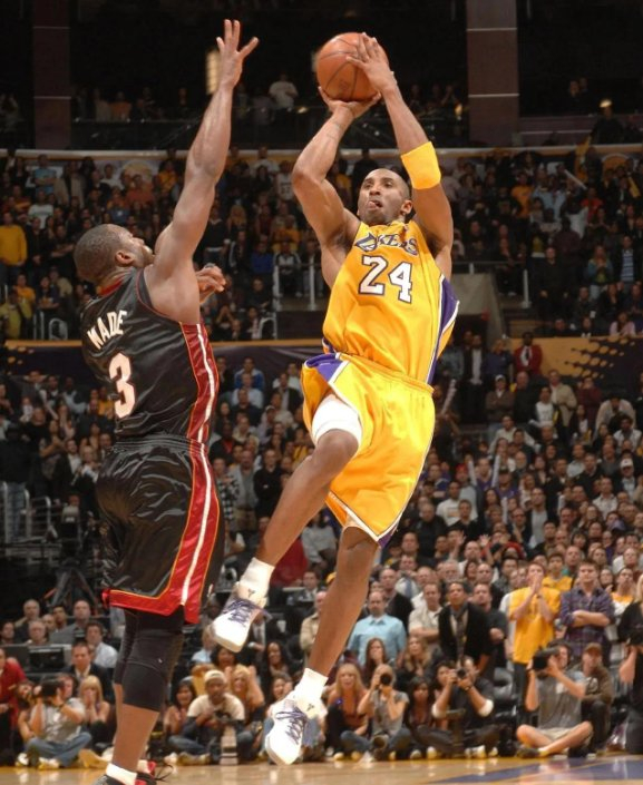 各路篮球巨星将在场上拼尽全力,一决胜负的简单介绍 各路篮球巨星将在场上拼尽全力,一决胜负的简单介绍