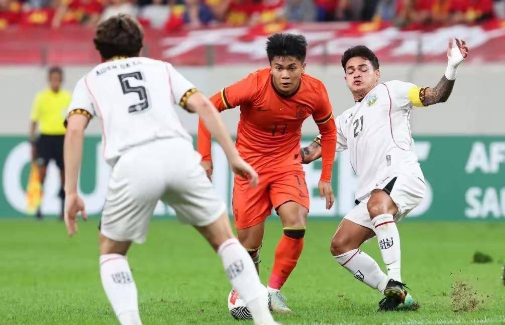 亚冠洲杯赛场上的一幕悲欢离合的简单介绍