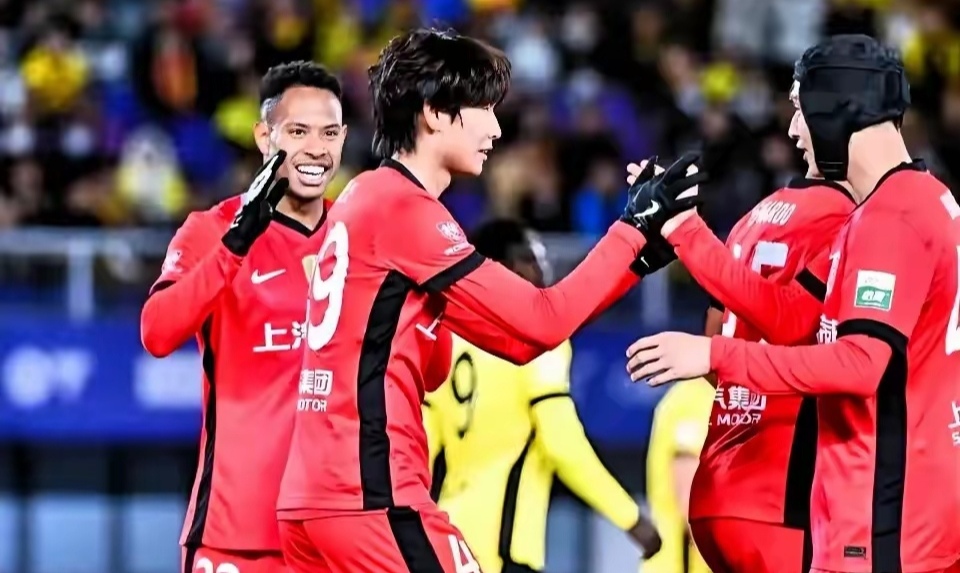 爱游戏官方入口-上海队反败为胜，实现逆袭反超