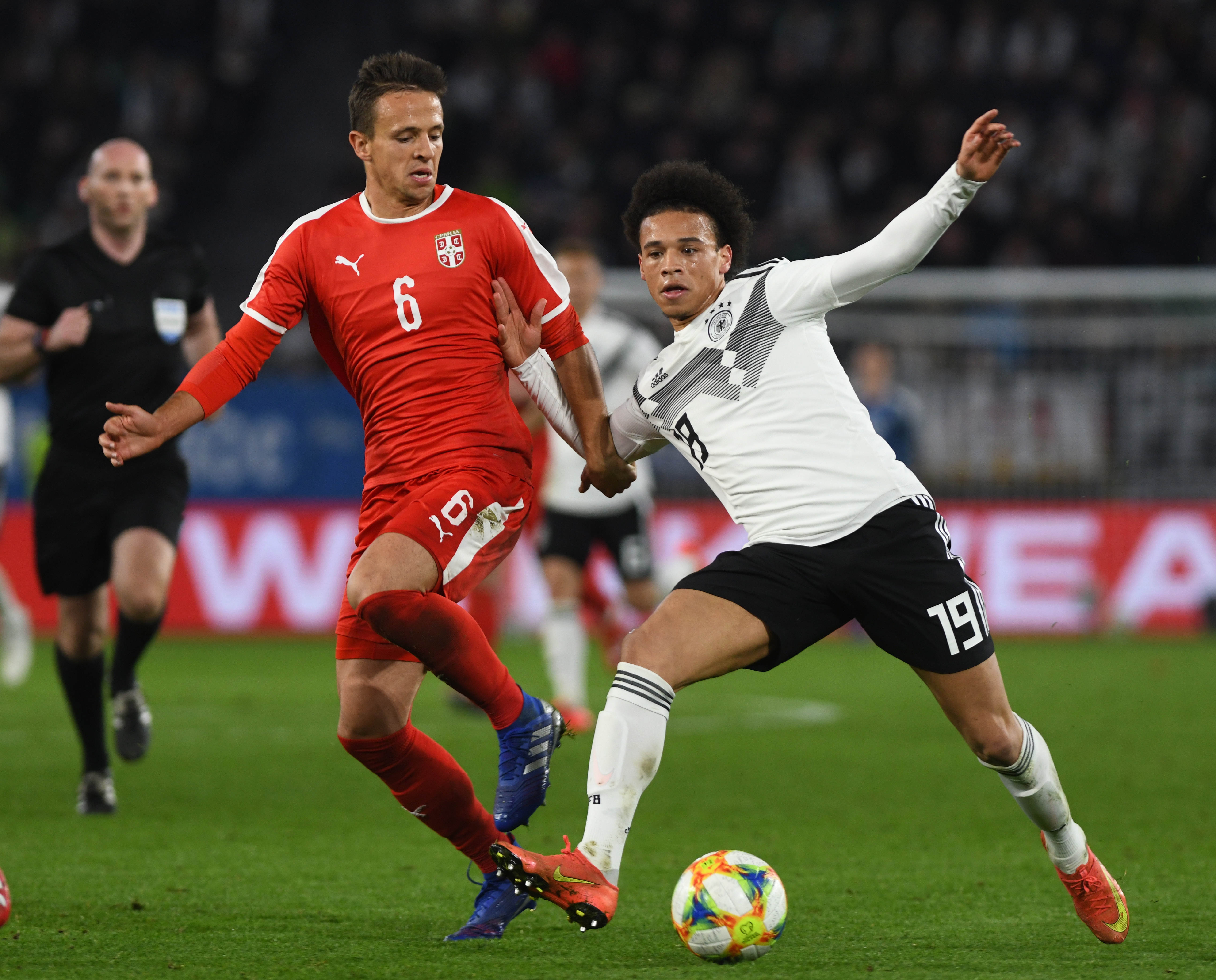 塞尔维亚女足在友谊赛事中取得惊人战绩的简单介绍