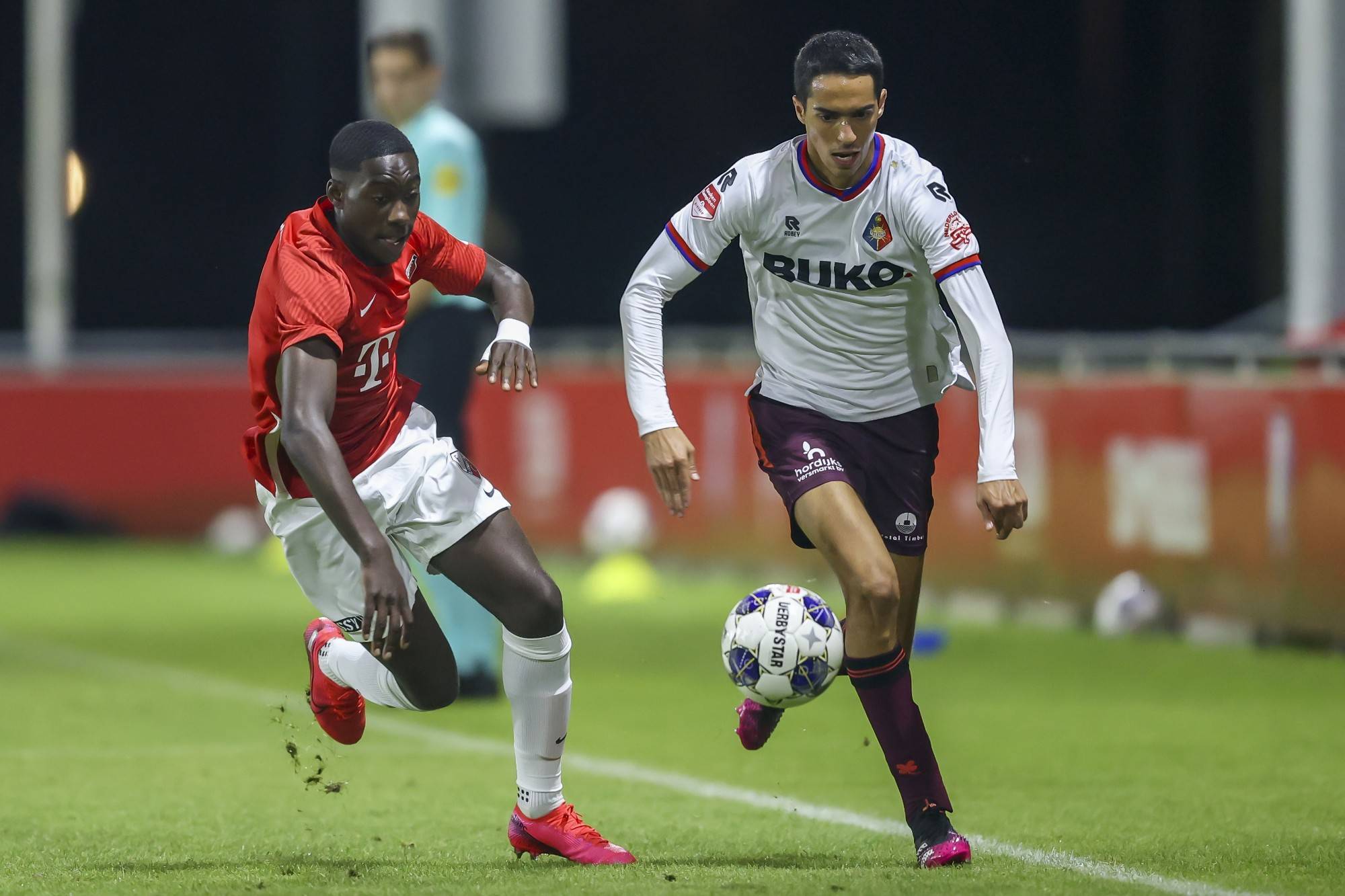 阿贾克斯战胜对手，取得重要胜利的简单介绍