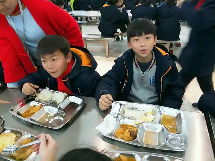 关于选手紧盯目标勇往直前,毫不松懈的信息 关于选手紧盯目标勇往直前,毫不松懈的信息